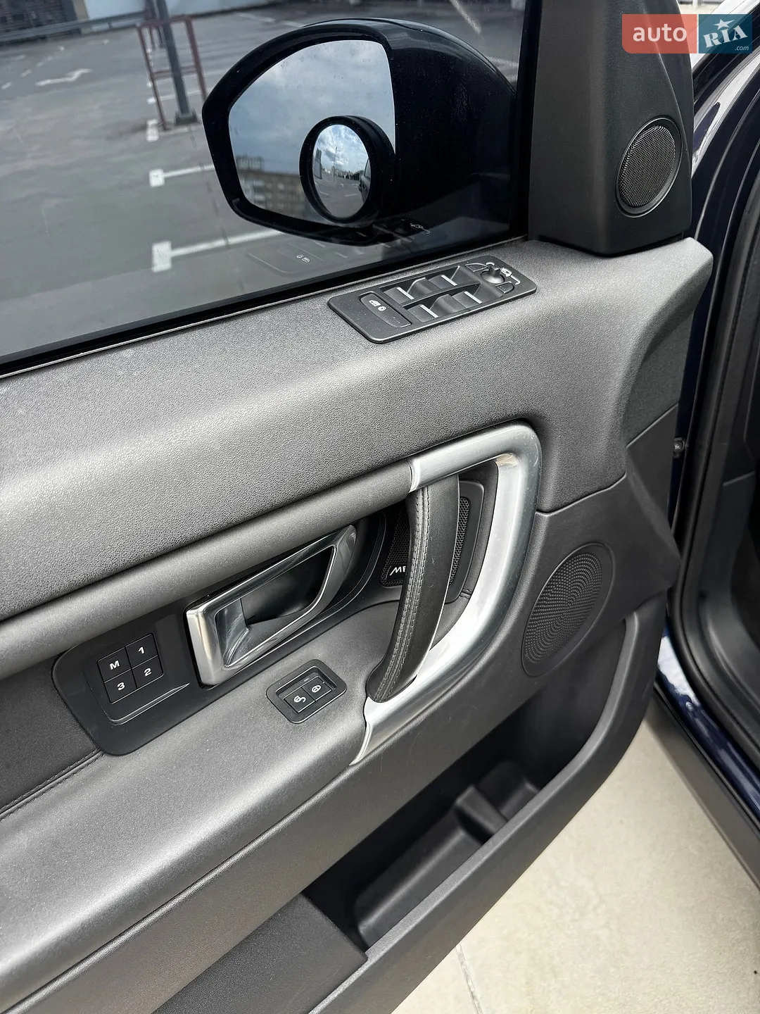 2016 Land Rover Discovery - мініатюра 16