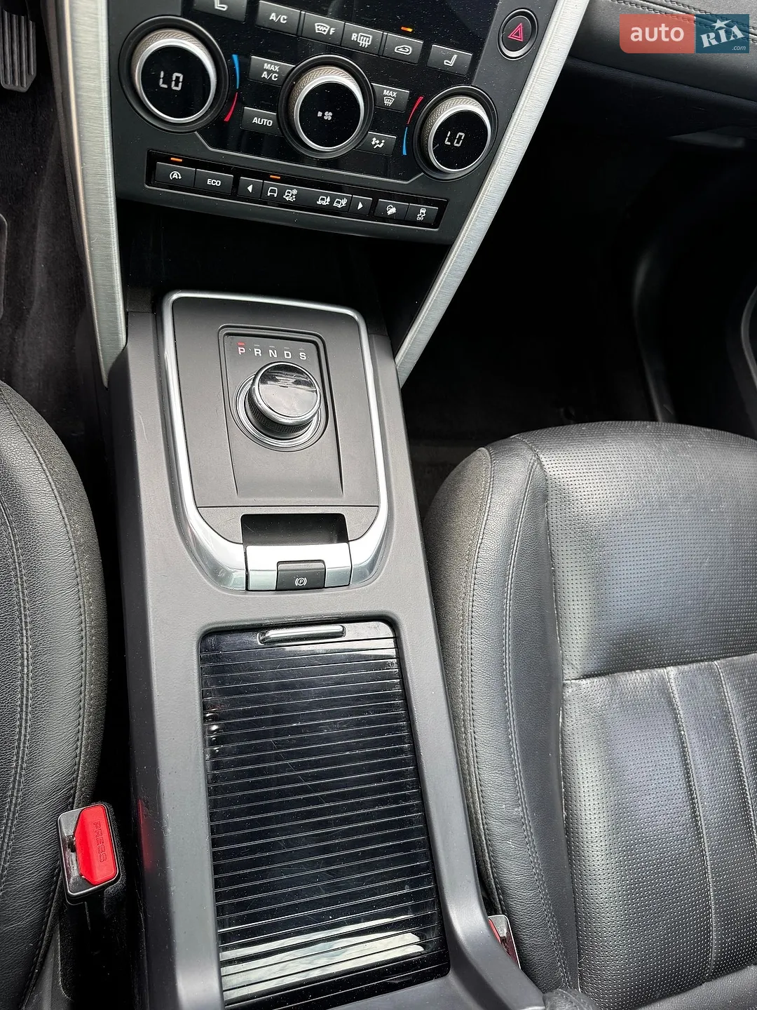 2016 Land Rover Discovery - мініатюра 25
