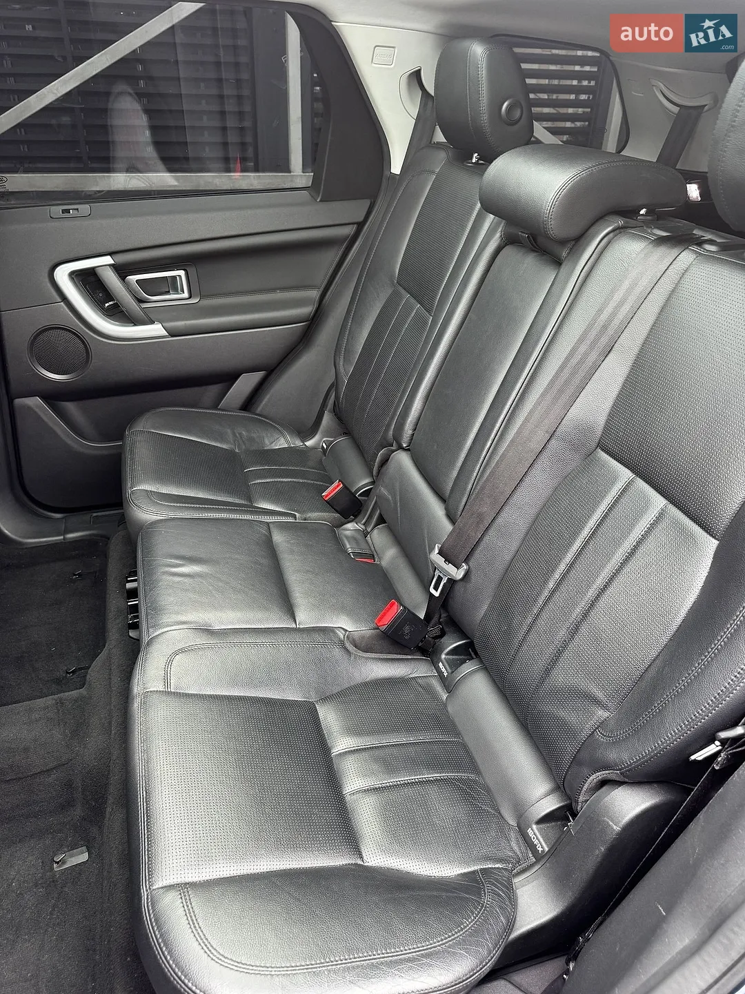 2016 Land Rover Discovery - мініатюра 31