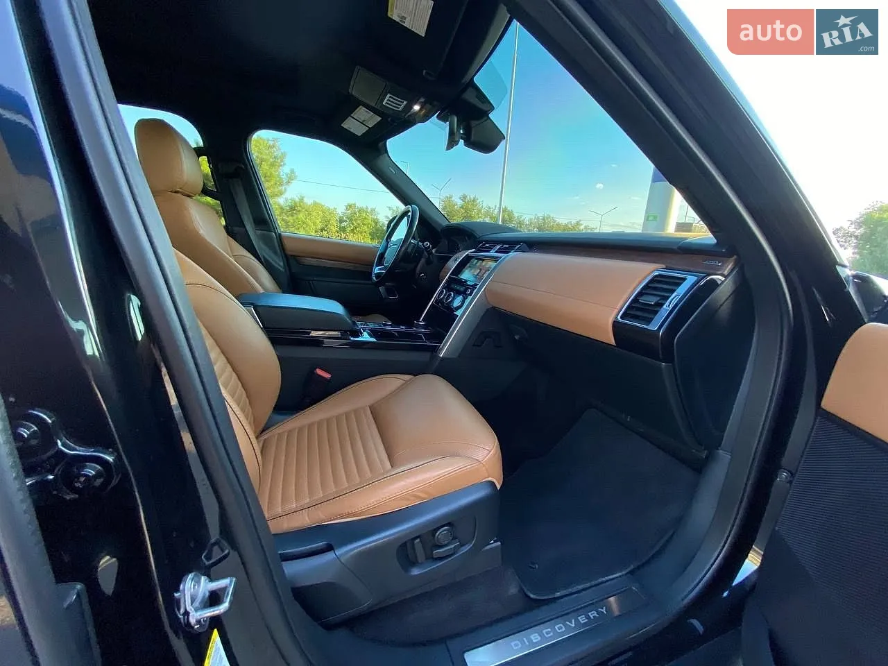 2017 Land Rover Discovery - мініатюра 25