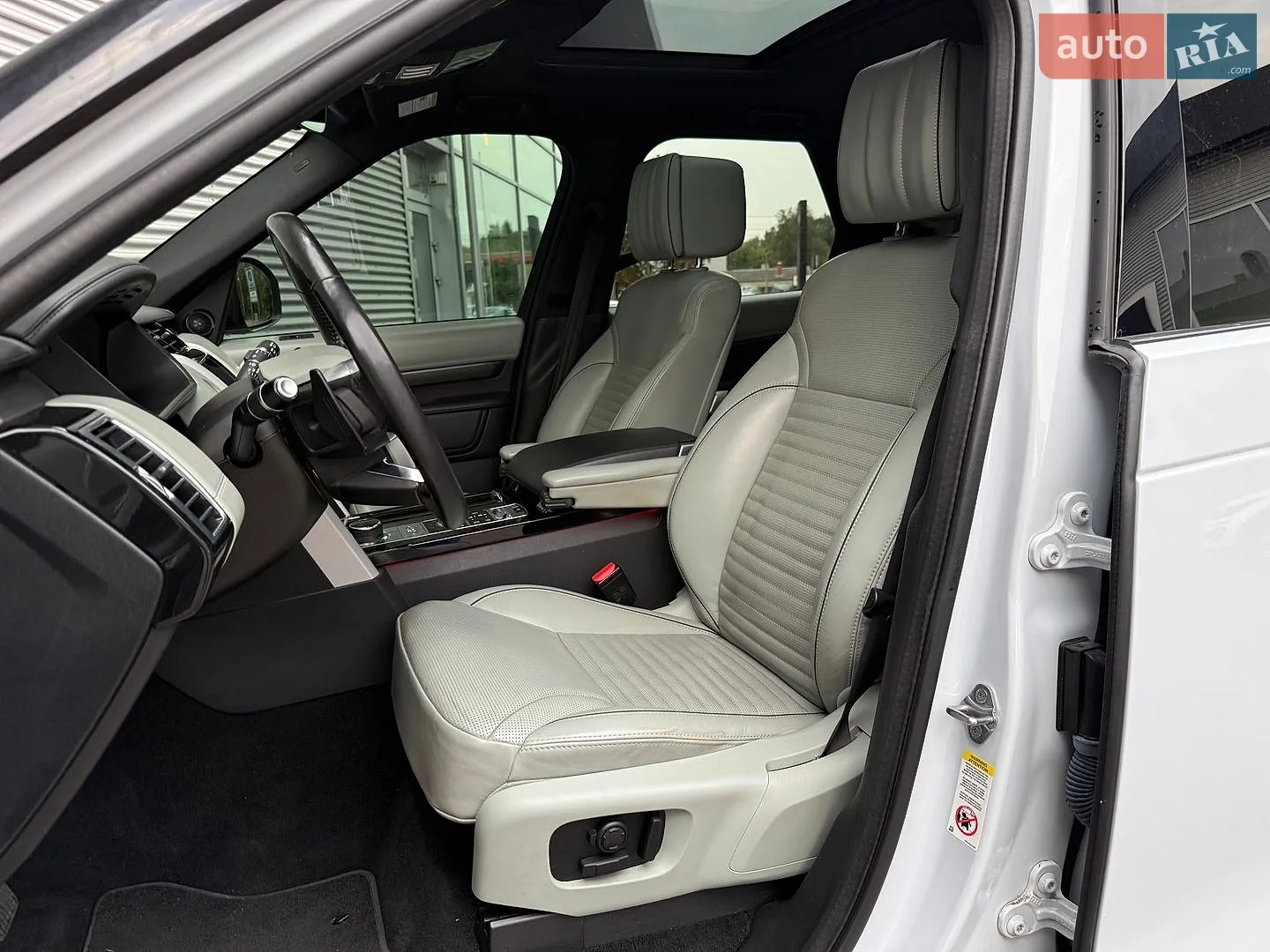 2019 Land Rover Discovery - мініатюра 24