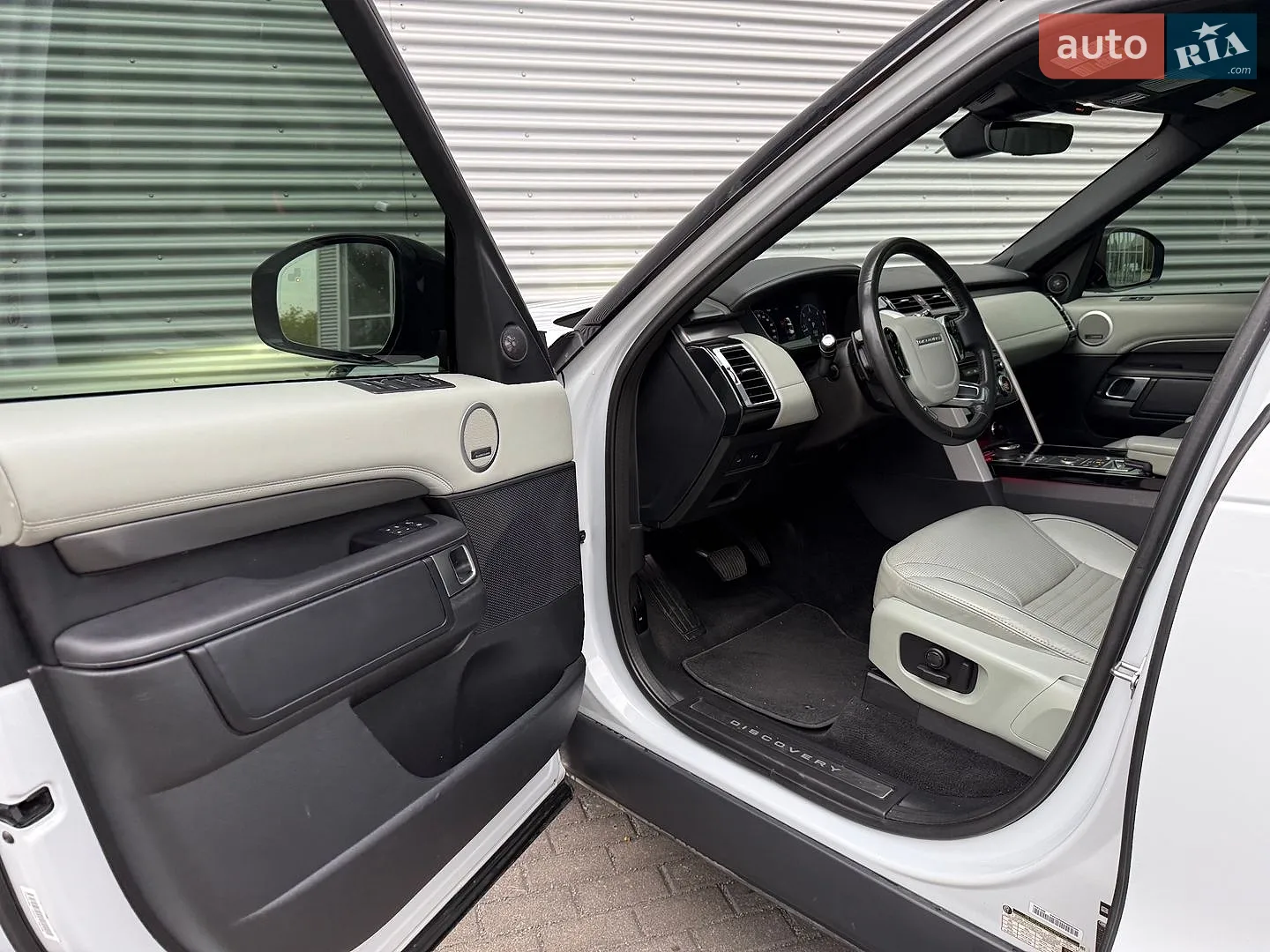 2019 Land Rover Discovery - мініатюра 27
