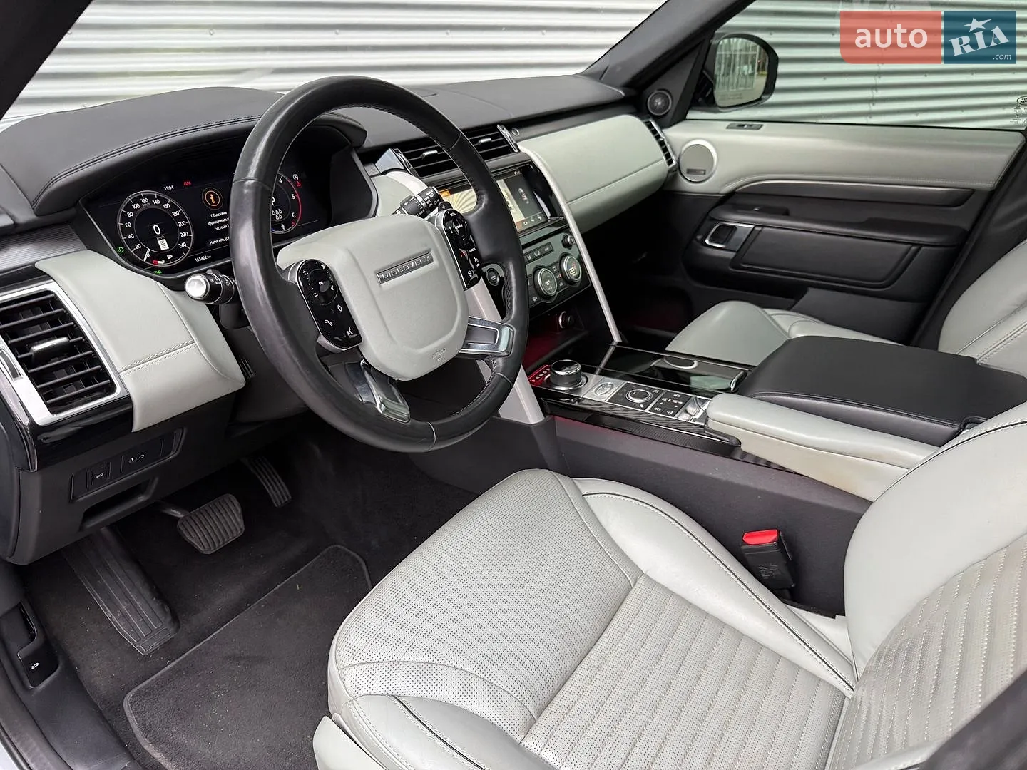 2019 Land Rover Discovery - мініатюра 23