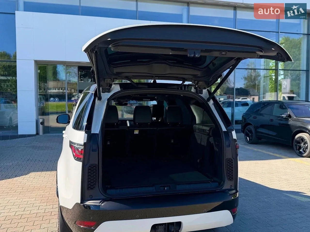 2021 Land Rover Discovery - мініатюра 17