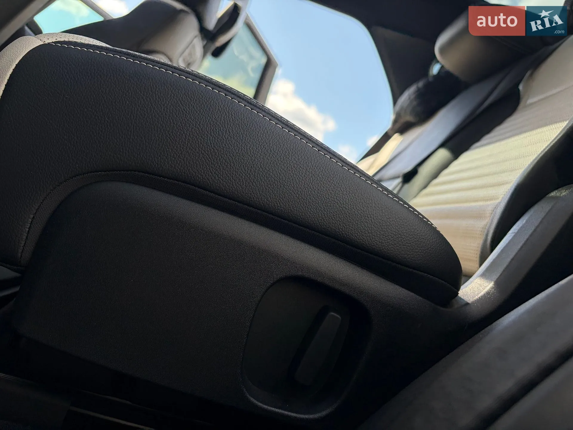 2021 Land Rover Discovery - мініатюра 84