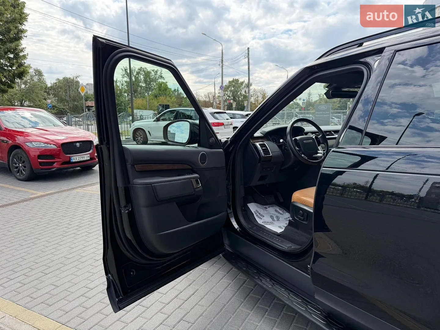 2019 Land Rover Discovery - мініатюра 17