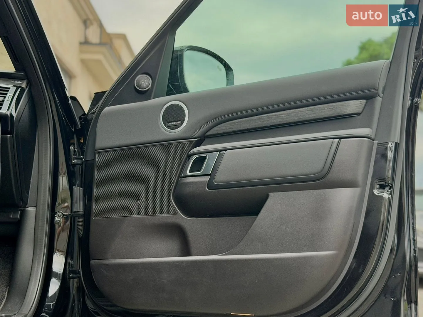 2017 Land Rover Discovery - мініатюра 86