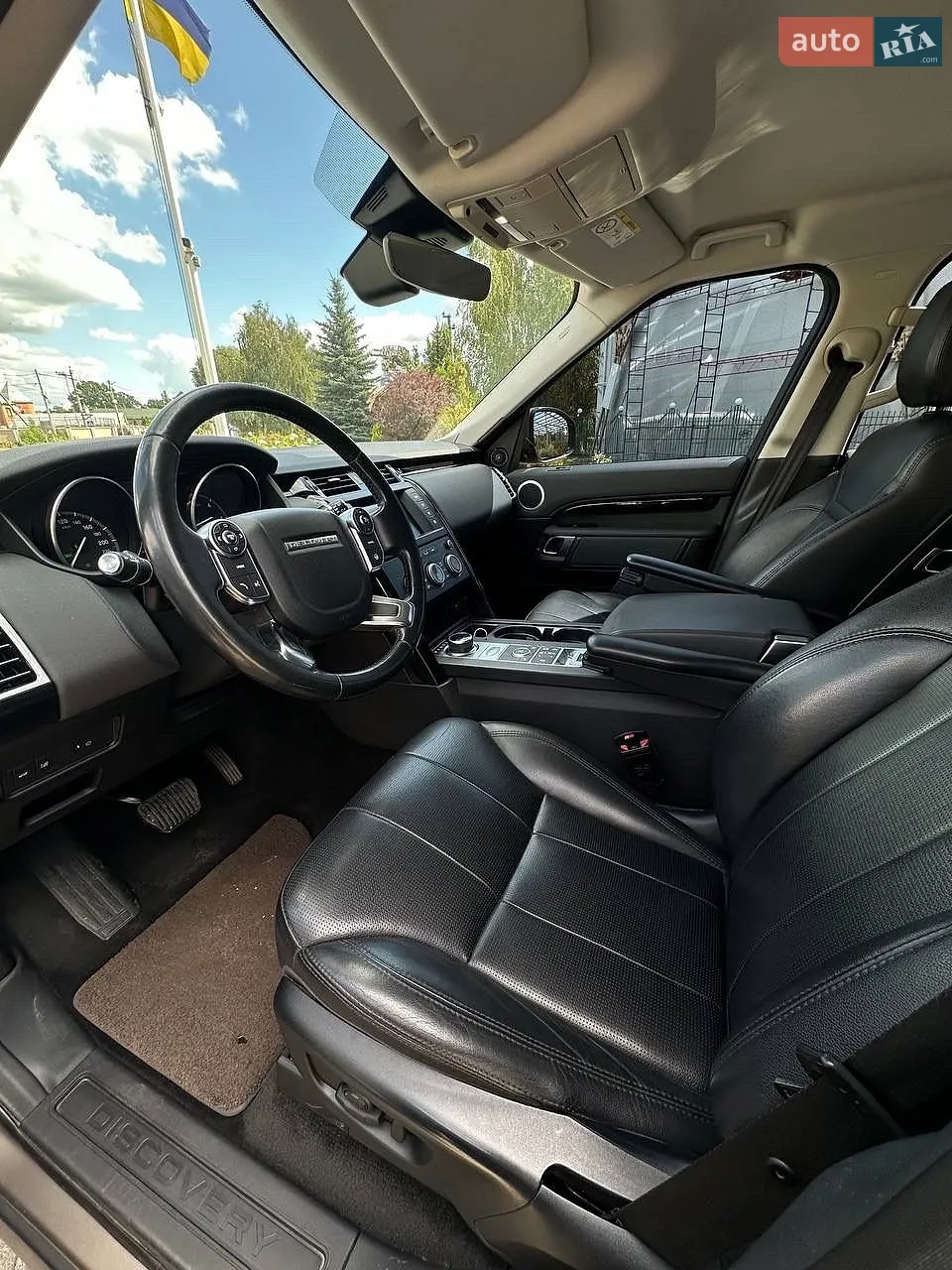 2017 Land Rover Discovery - мініатюра 14