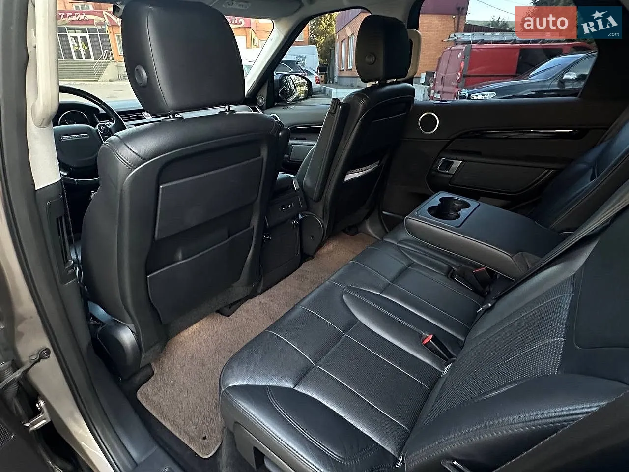 2017 Land Rover Discovery - мініатюра 15