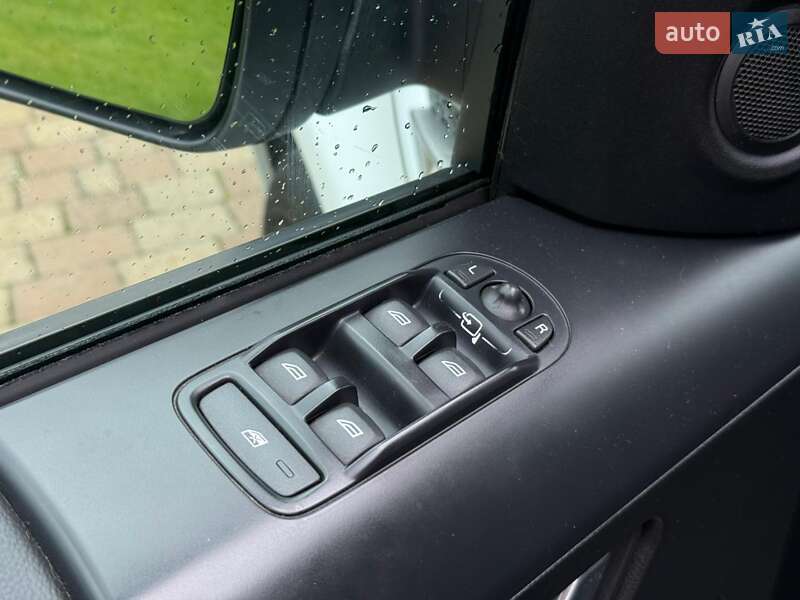 Позашляховик / Кросовер Land Rover Freelander 2012 в Сарнах