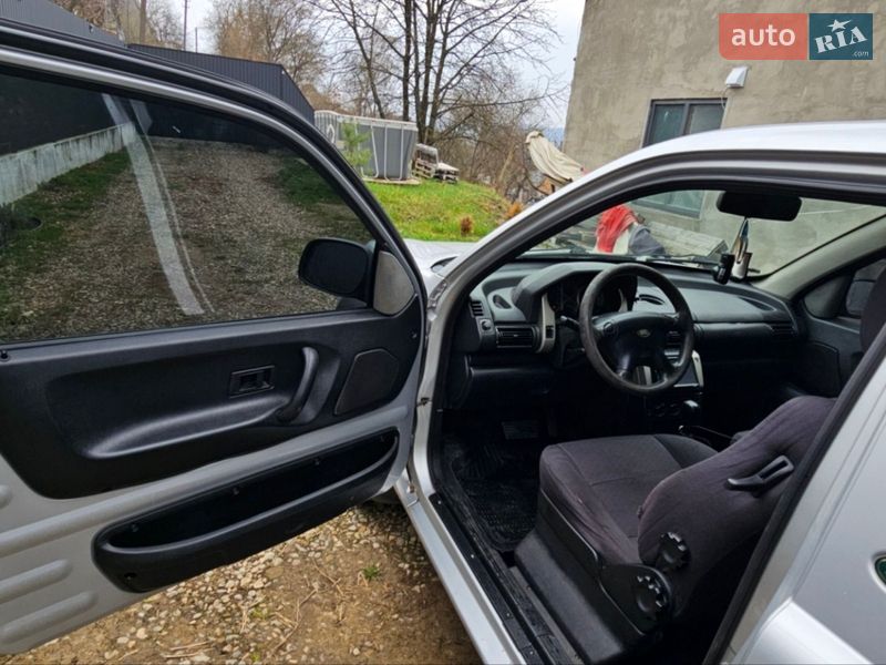 Позашляховик / Кросовер Land Rover Freelander 2004 в Чернівцях