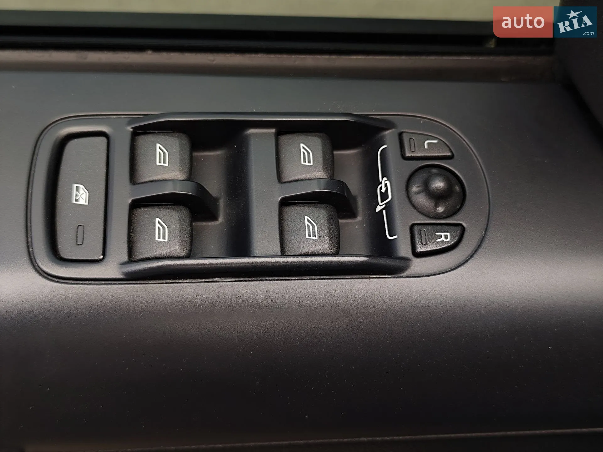 2013 Land Rover Freelander - мініатюра 31