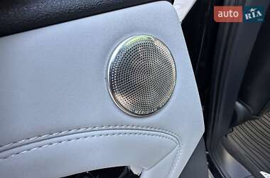 Позашляховик / Кросовер Land Rover Range Rover Evoque 2019 в 