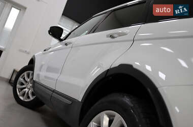 Внедорожник / Кроссовер Land Rover Range Rover Evoque 2015 в 