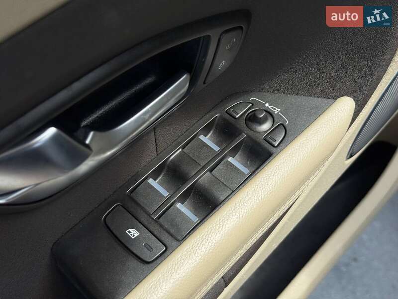 Позашляховик / Кросовер Land Rover Range Rover Evoque 2015 в Рівному