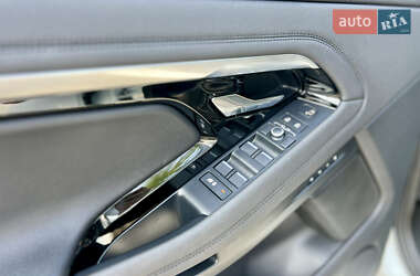 Внедорожник / Кроссовер Land Rover Range Rover Evoque 2022 в 