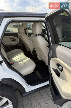Внедорожник / Кроссовер Land Rover Range Rover Evoque 2015 в 