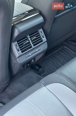 Внедорожник / Кроссовер Land Rover Range Rover Evoque 2024 в 
