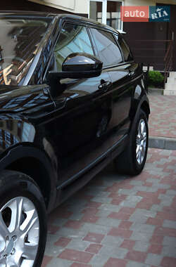 Внедорожник / Кроссовер Land Rover Range Rover Evoque 2015 в 