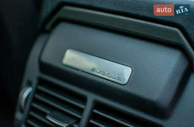 Внедорожник / Кроссовер Land Rover Range Rover Evoque 2015 в 
