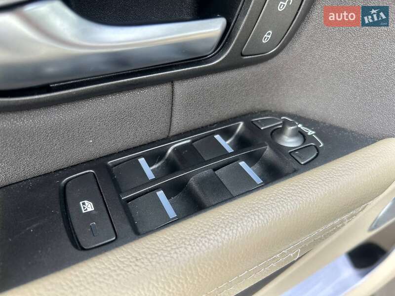 Внедорожник / Кроссовер Land Rover Range Rover Evoque 2016 в Киеве