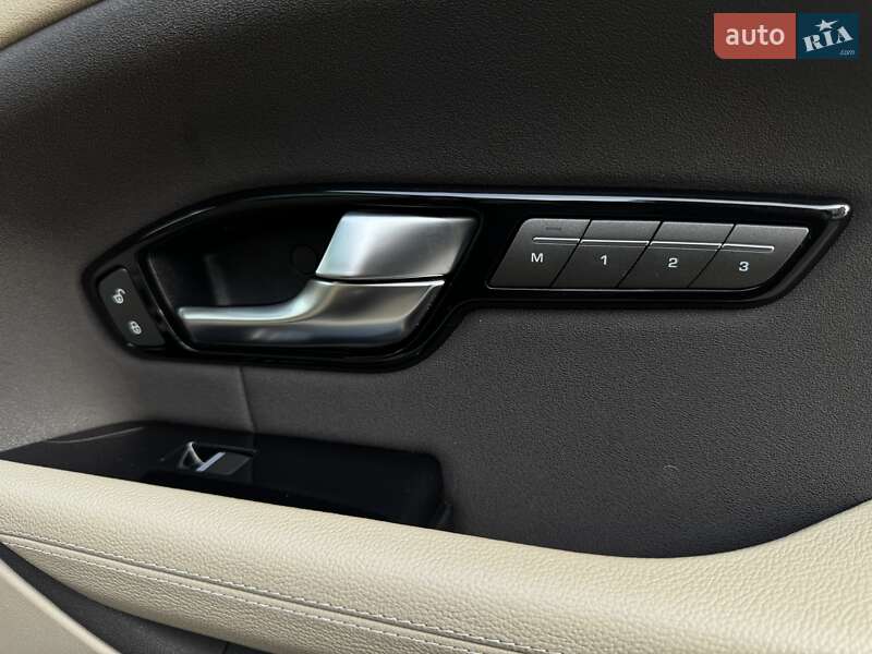 Внедорожник / Кроссовер Land Rover Range Rover Evoque 2018 в Одессе