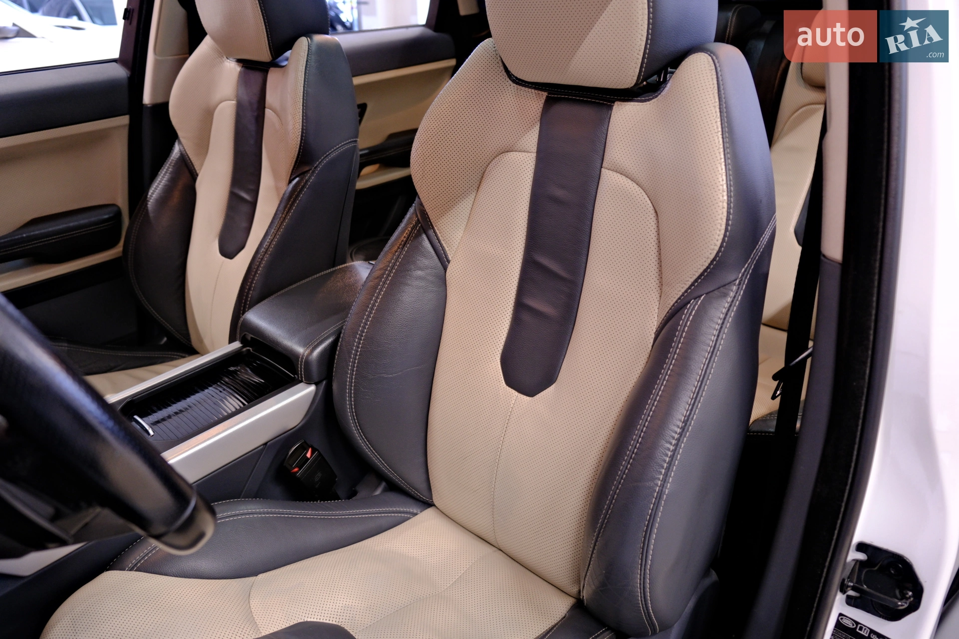 2011 Land Rover Range Rover Evoque - мініатюра 33