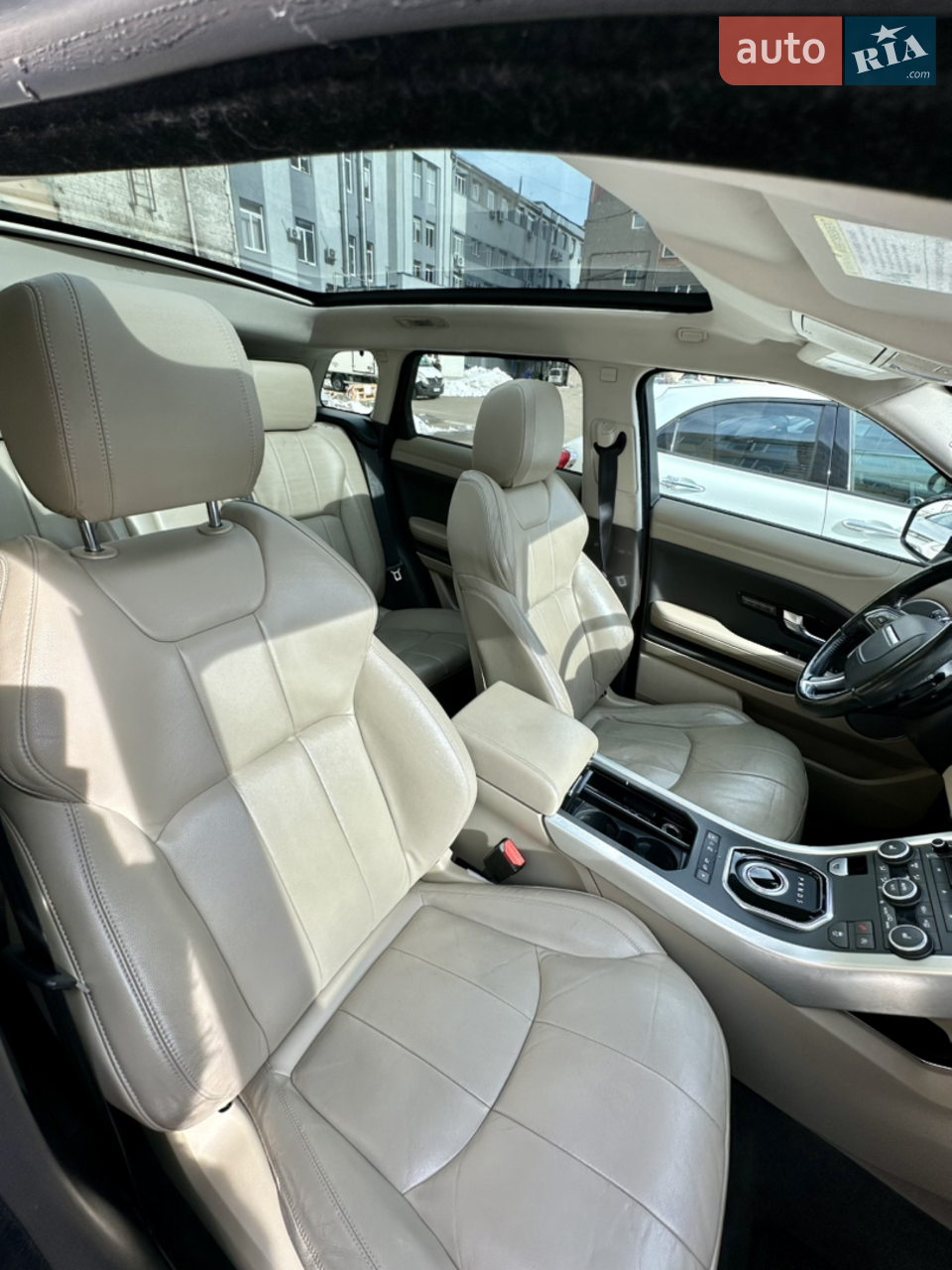 2016 Land Rover Range Rover Evoque - мініатюра 25