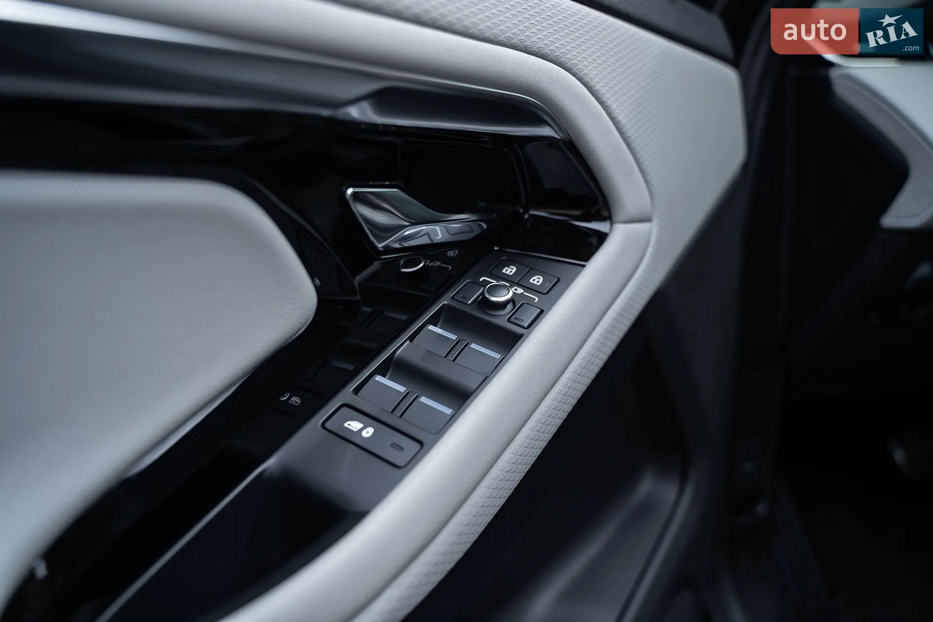 2021 Land Rover Range Rover Evoque - мініатюра 24