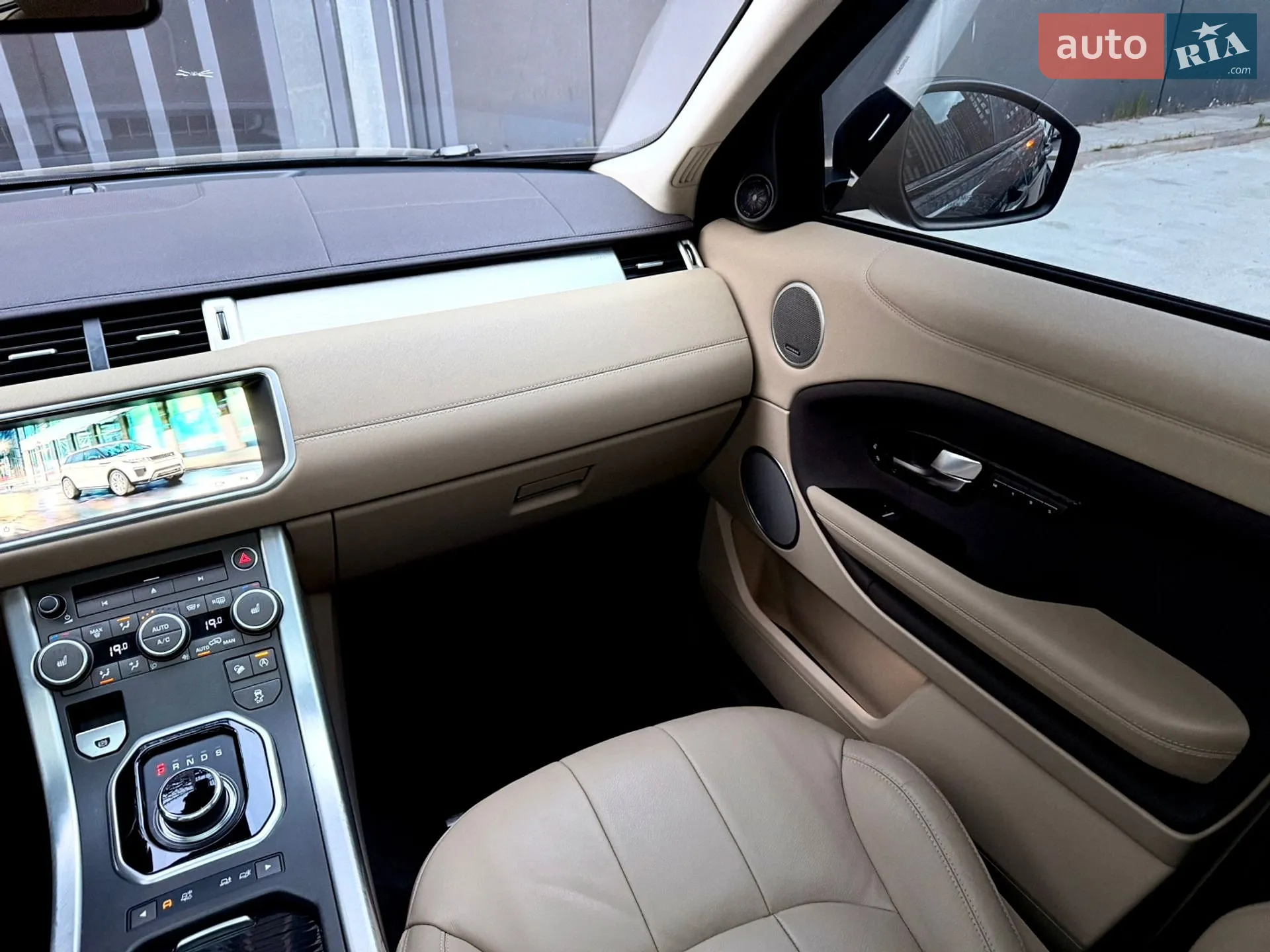 2017 Land Rover Range Rover Evoque - мініатюра 52