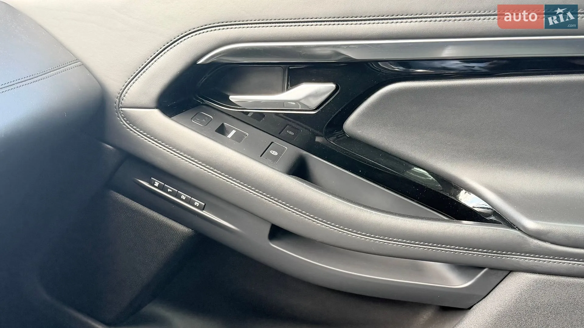 2019 Land Rover Range Rover Evoque - мініатюра 30