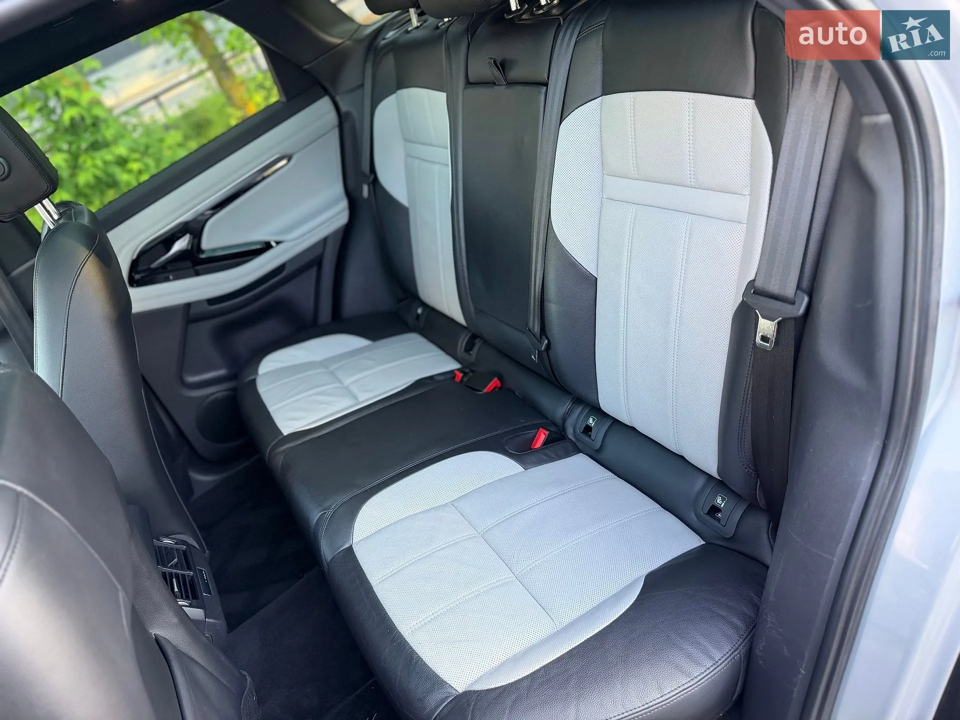2019 Land Rover Range Rover Evoque - мініатюра 39