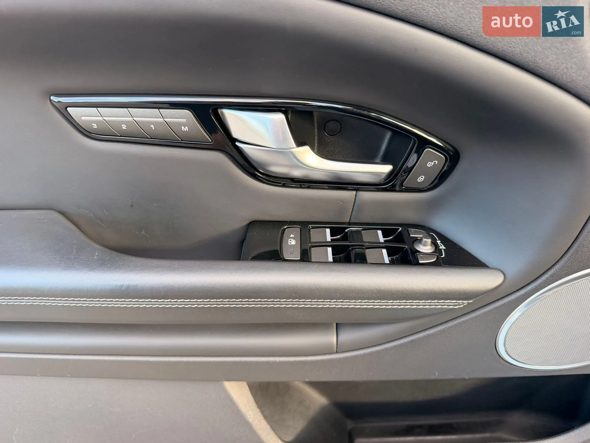 2017 Land Rover Range Rover Evoque - мініатюра 18