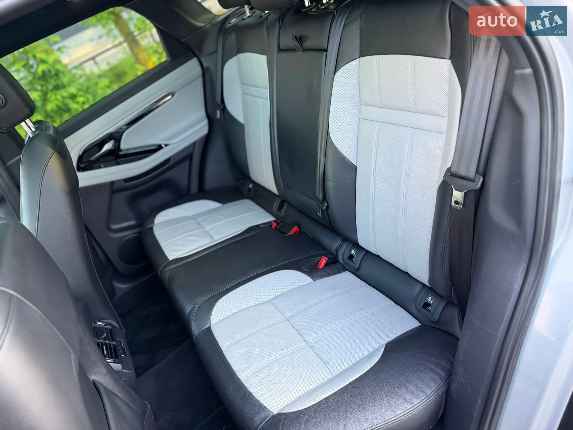 2019 Land Rover Range Rover Evoque - мініатюра 35