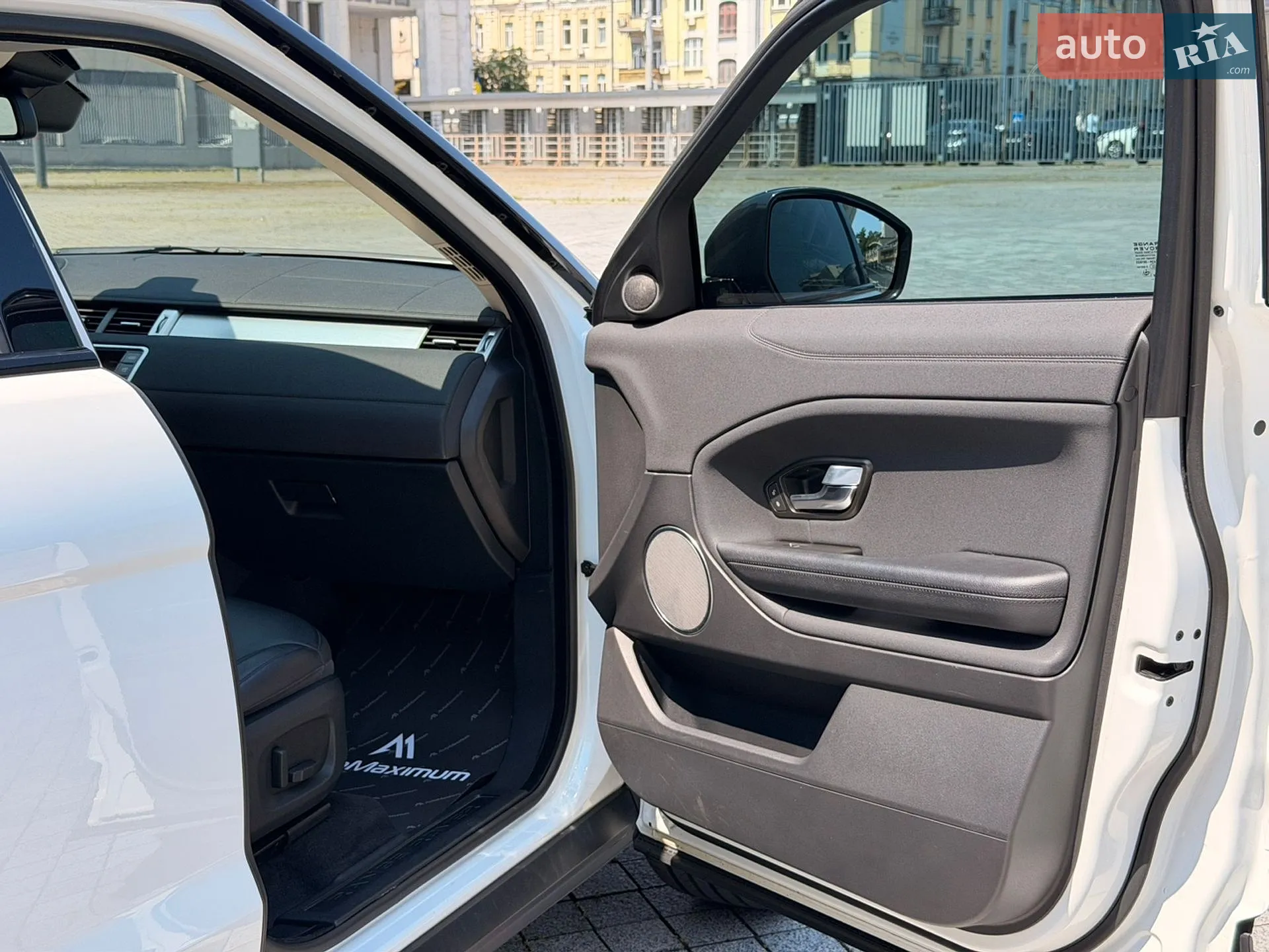2015 Land Rover Range Rover Evoque - мініатюра 28