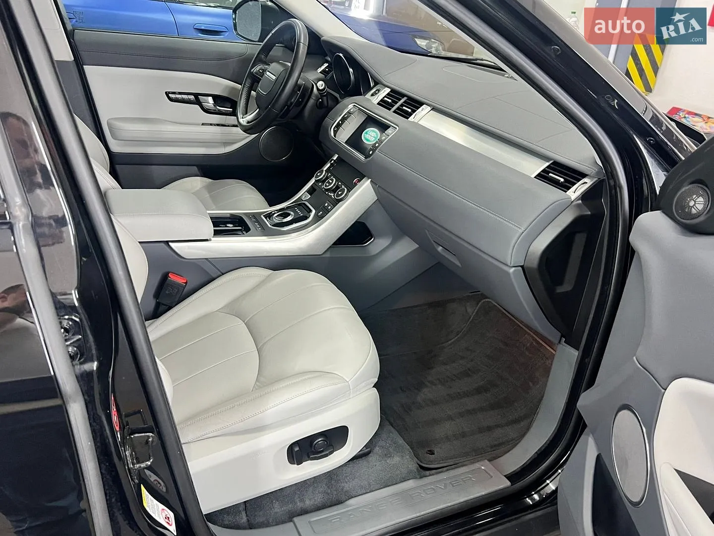 2017 Land Rover Range Rover Evoque - мініатюра 17