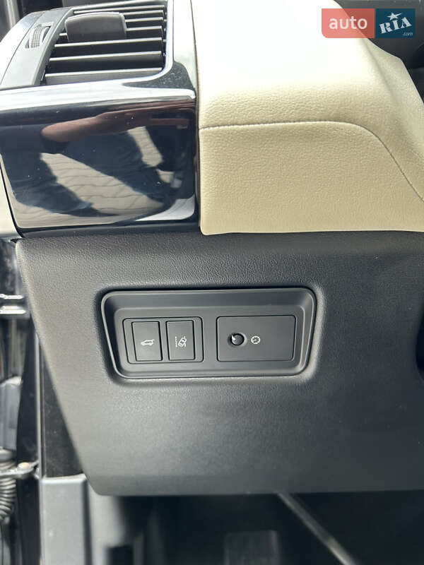 Внедорожник / Кроссовер Land Rover Range Rover Sport 2015 в Черновцах