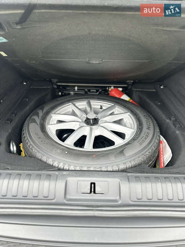 Внедорожник / Кроссовер Land Rover Range Rover Sport 2016 в Киеве