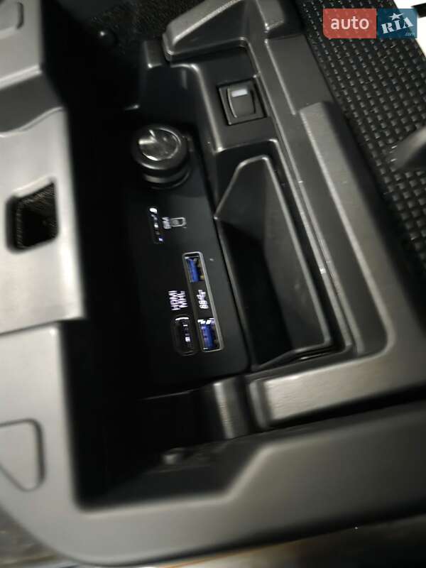 Внедорожник / Кроссовер Land Rover Range Rover Sport 2017 в Радомышле