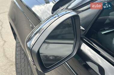 Внедорожник / Кроссовер Land Rover Range Rover Velar 2017 в 