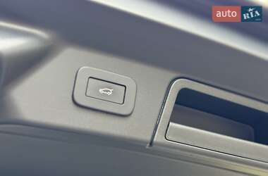 Внедорожник / Кроссовер Land Rover Range Rover Velar 2022 в 