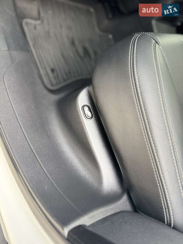 Внедорожник / Кроссовер Land Rover Range Rover Velar 2019 в Киеве фото 20 Внедорожник / Кроссовер Land Rover Range Rover Velar 2019 в Киеве