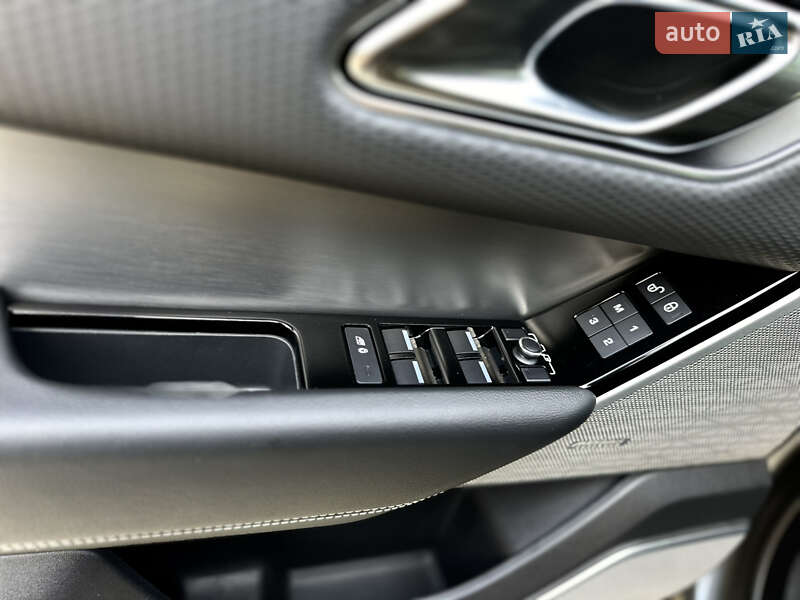 Позашляховик / Кросовер Land Rover Range Rover Velar 2018 в Івано-Франківську