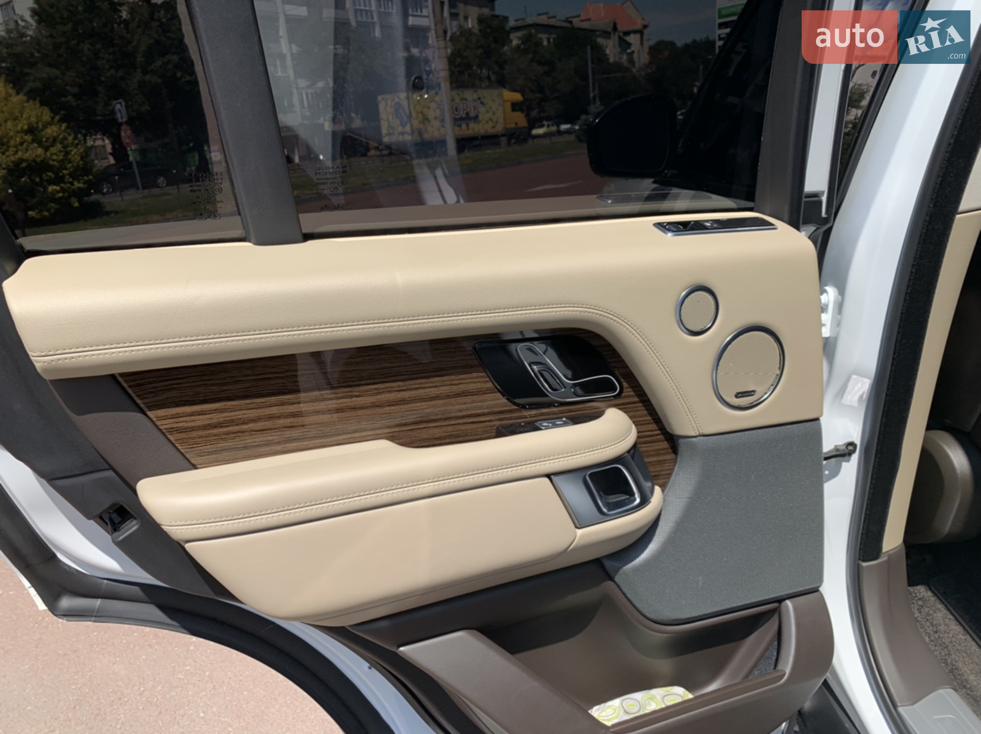 2018 Land Rover Range Rover - мініатюра 25