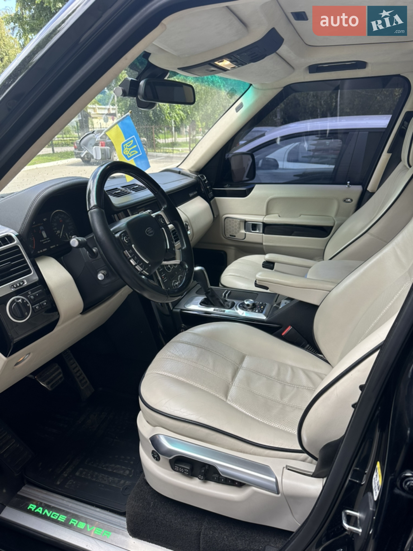 2010 Land Rover Range Rover - мініатюра 18