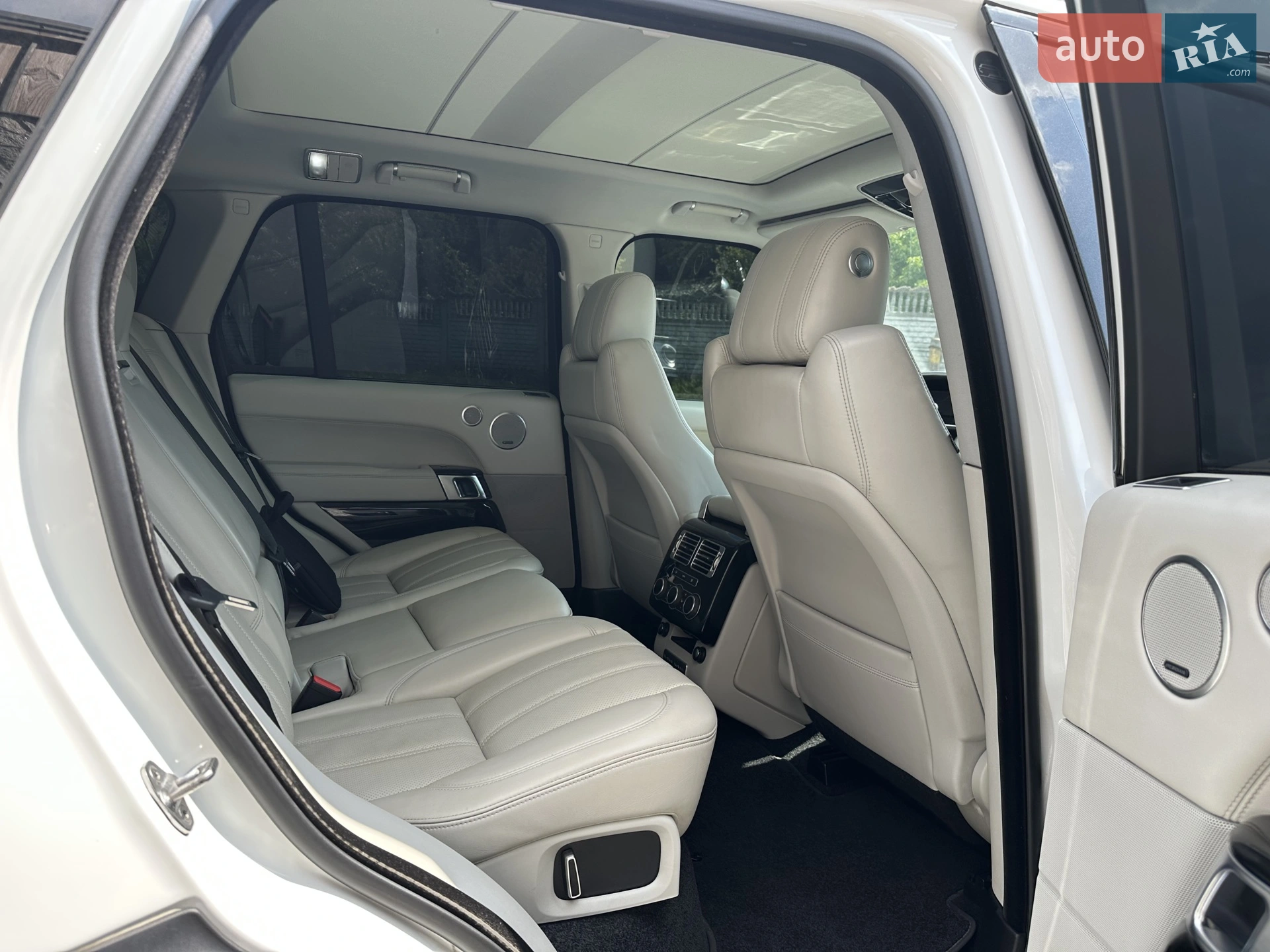 2016 Land Rover Range Rover - мініатюра 16