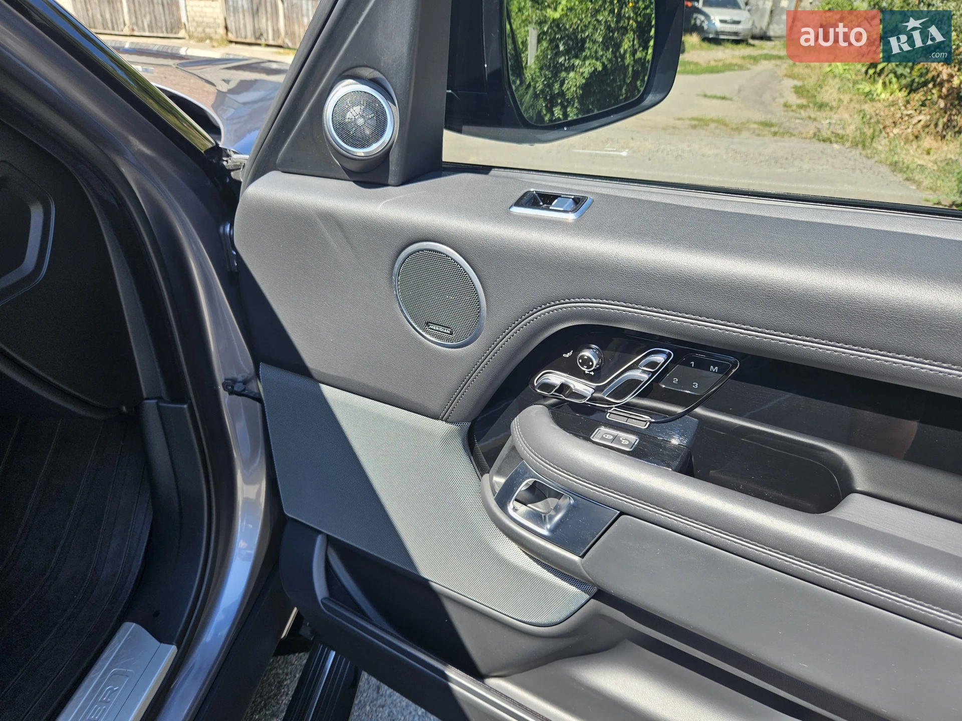 2019 Land Rover Range Rover - мініатюра 25