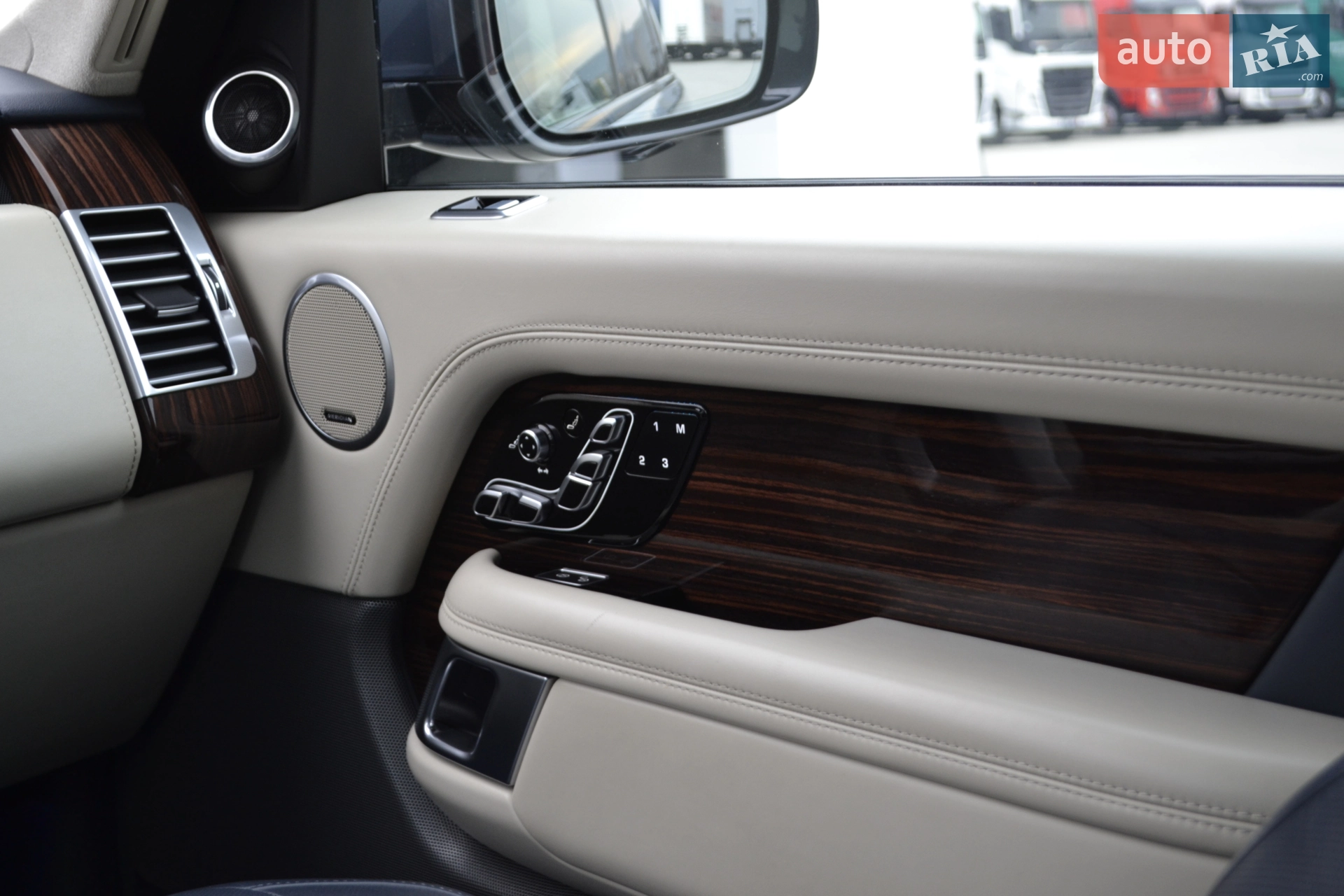 2018 Land Rover Range Rover - мініатюра 27
