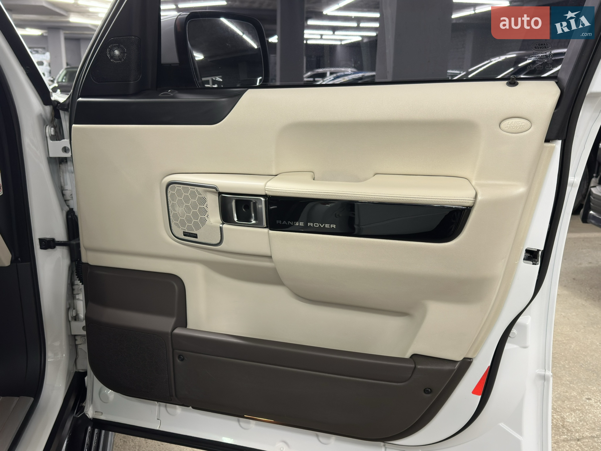 2012 Land Rover Range Rover - мініатюра 32