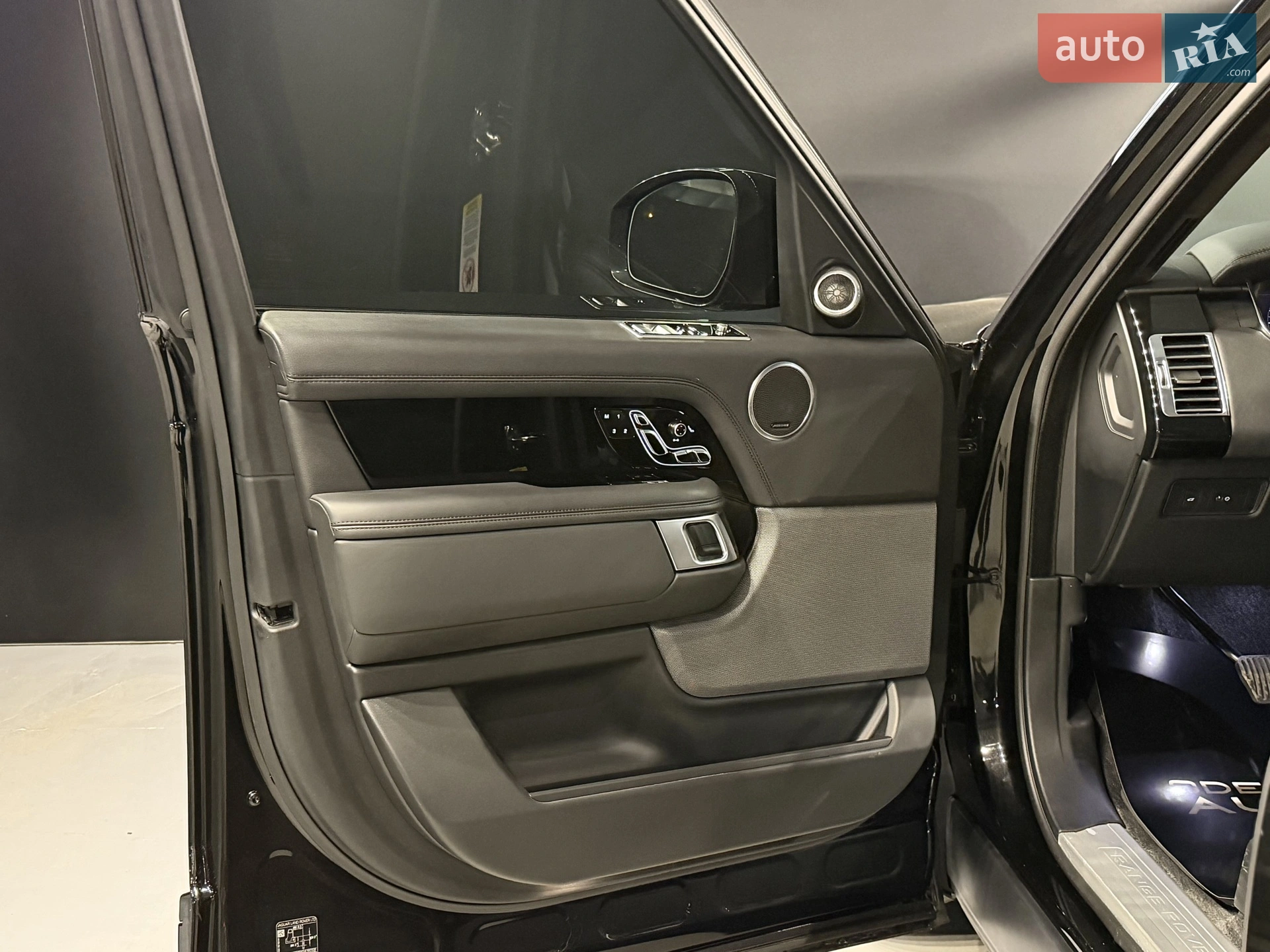 2018 Land Rover Range Rover - мініатюра 16